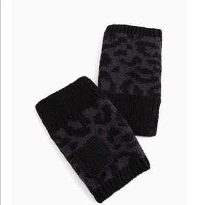 Torrid grey and black leopard fingerless gloves